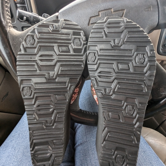 Teva flip flops like new size 8 - Picture 7 of 13